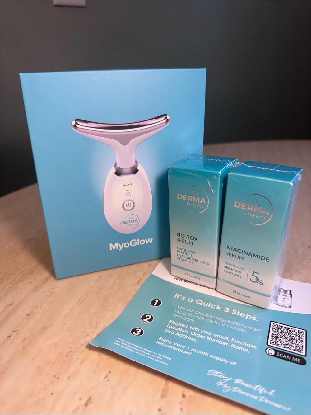 MyoGlow LED Light Therapy Neck Face Sculpting Device My Derma Dream & 2 Serums